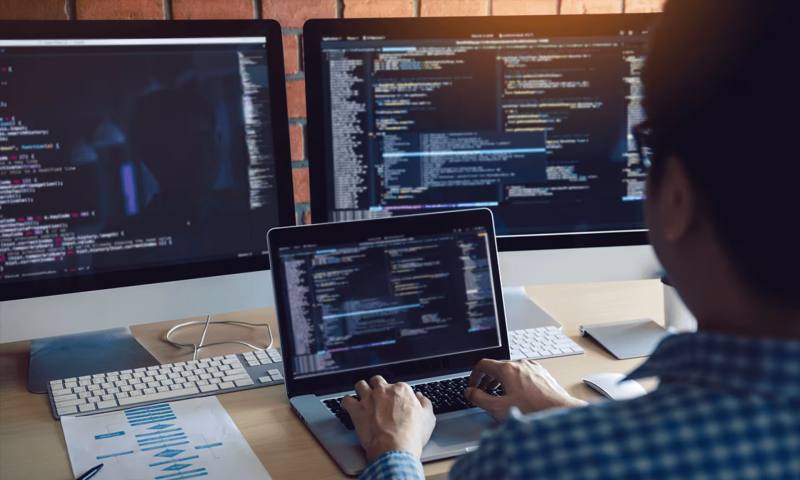 数据科学选型:R与Python如何赋能迎江区网站建设?